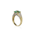 KatNr 827 Gelbgoldring mit blass-türkisem Turmalin-Carré (ca. 2 ct).